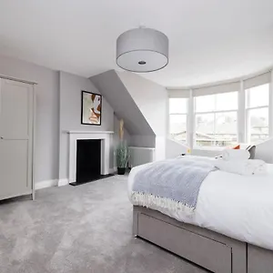 Apartamento Dragon - Centre Castle View 1 Bed, Edimburgo